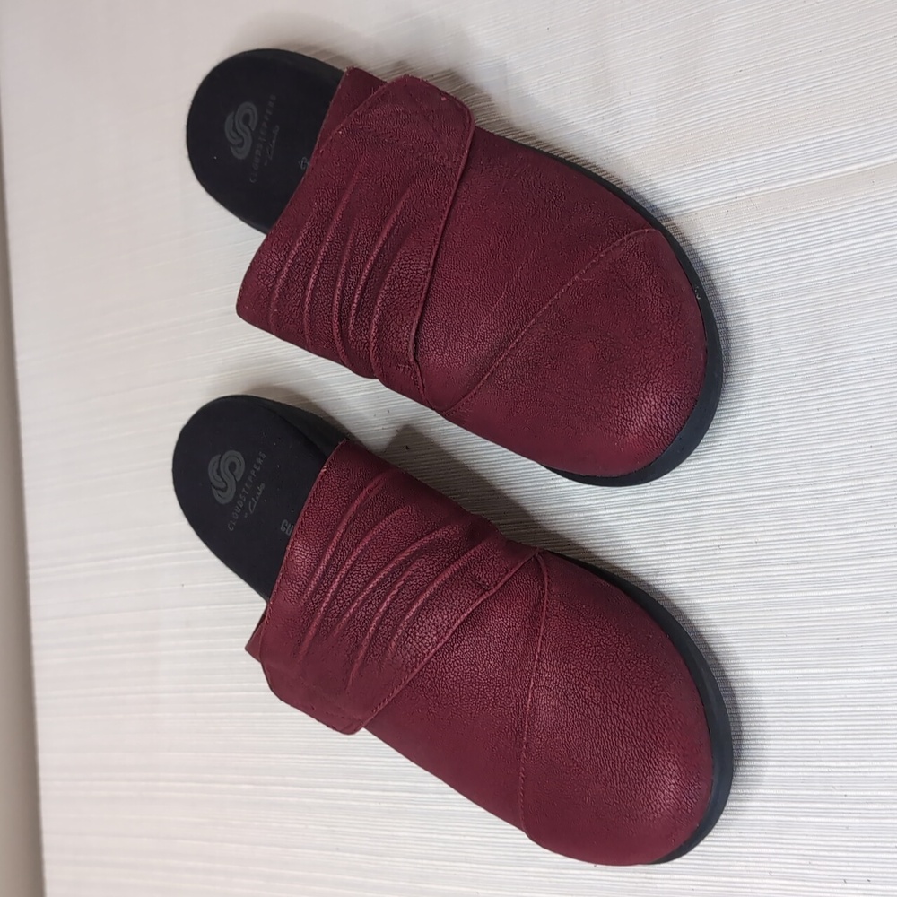 Sz 9 Cloudsteppers by Clarks Red Mules